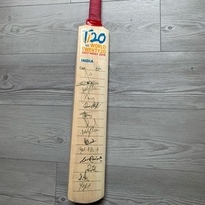 Autographed ICC World twenty20 West Indies 2010 Cricket Bat